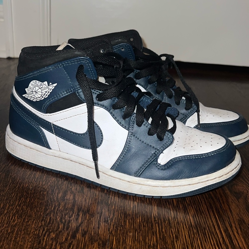 Nike Air Jordan 1 Mid Armory